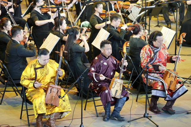 Что за закон стоит за тем, чтобы «связать 56 народностей в единый узел»?