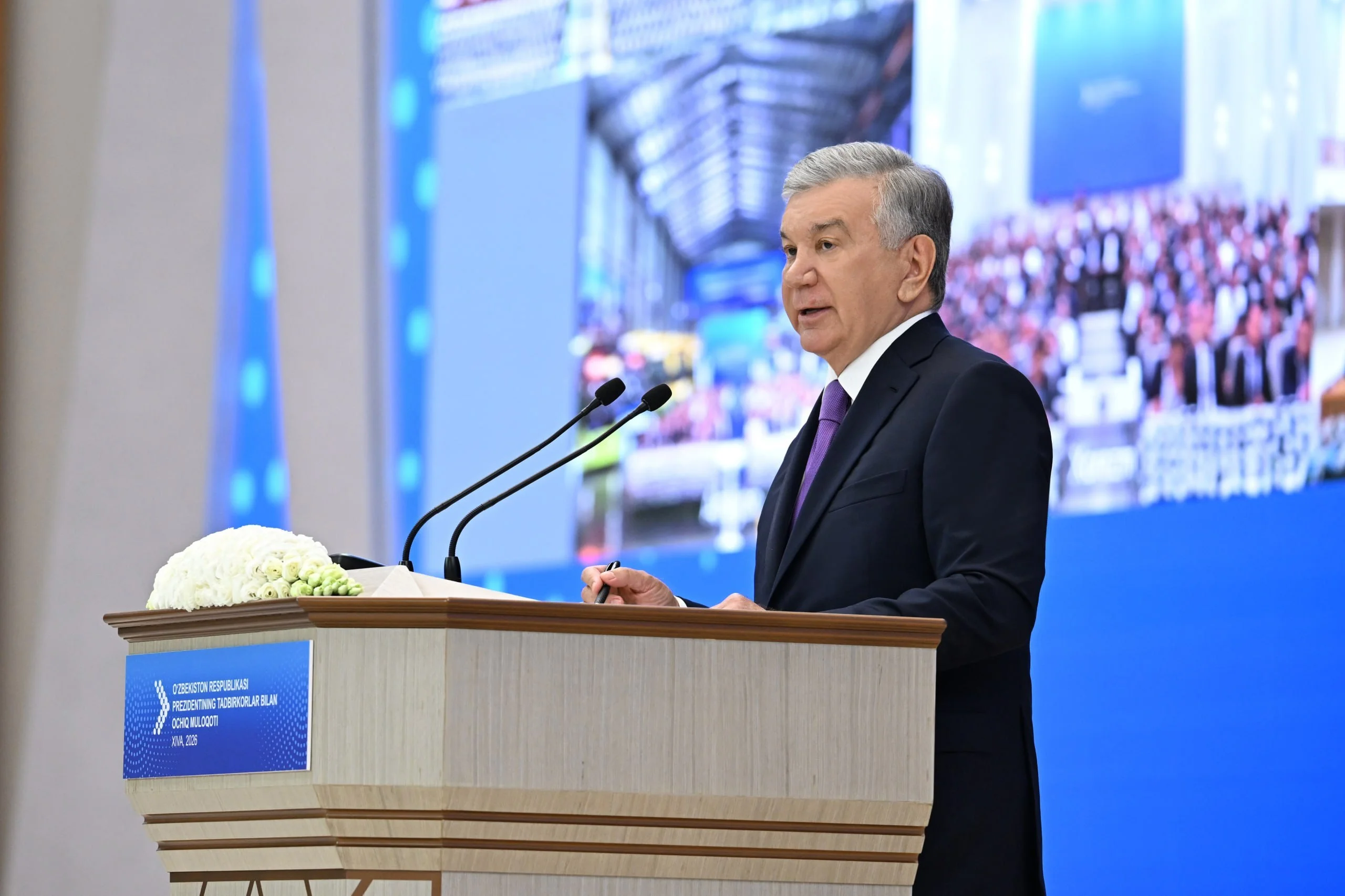 Mirziyoyev Holds Business Dialogue in Khorezm