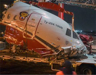 В московском аэропорту «Внуково» разбился самолет Ту-204