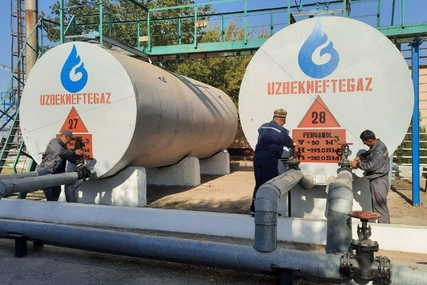 На «Гулистанской нефтебазе» выявлены незаконные поставки продукции и недостача нефтепродуктов