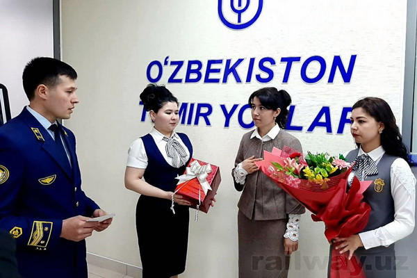 A teacher from the city of Pap to travel by train to her place of work in Namangan for free