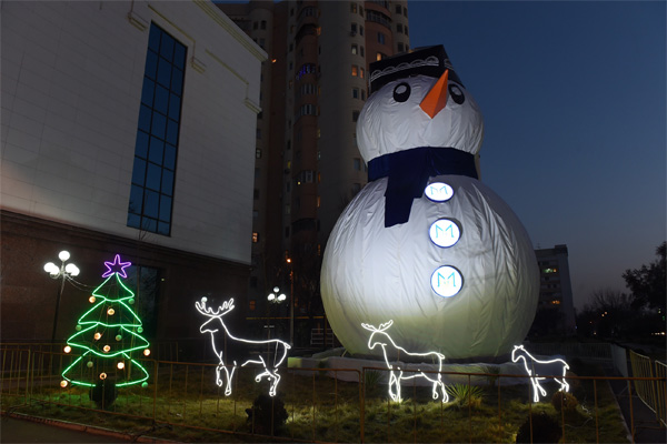 Snowman with 14m height installed in Tashkent (photo)