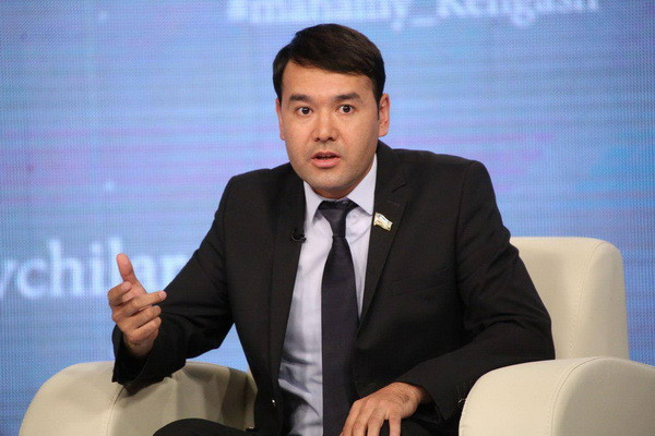 Расул Кушербаев снял с себя депутатские полномочия