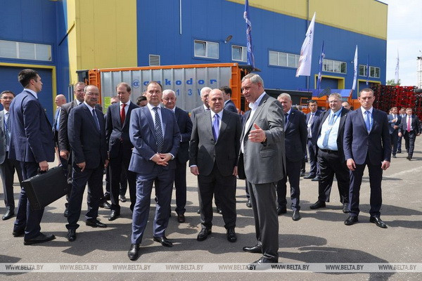 Абдулла Арипов посетил предприятие «Амкодор»