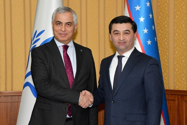 Uzbek Foreign Minister holds a meeting with the ECO Secretary General