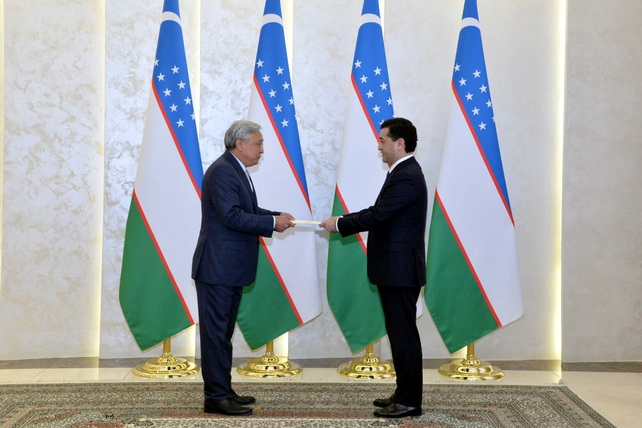 O‘zbekiston Tashqi ishlar vaziri Qirg‘izistonning yangi elchisini qabul qildi