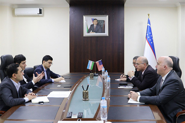 A meeting takes place at the Ministry of Mines and Geology with the US Ambassador