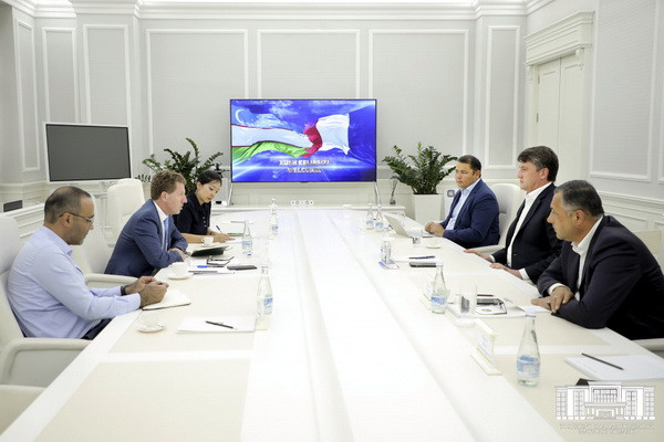 Shavkat Umurzakov meets with the director of the representative office of the French Development Agency in Uzbekistan and Kazakhstan
