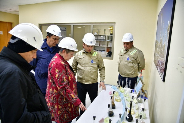 Делегация профсоюза нефтегазовой промышленности Казахстана посетила Бухарский нефтеперерабатывающий завод