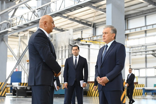 Uzbek President visits a large manufacturing enterprise in Tashkent