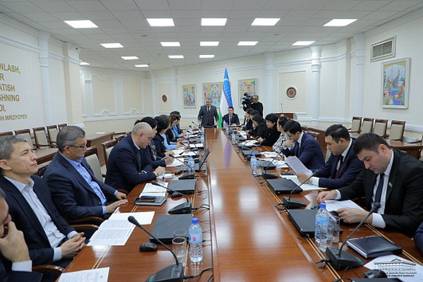 The activities of the State Committee for Family and Women Affairs were critically assessed
