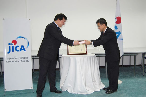 Co-director of UJC receives honorary diploma of JICA