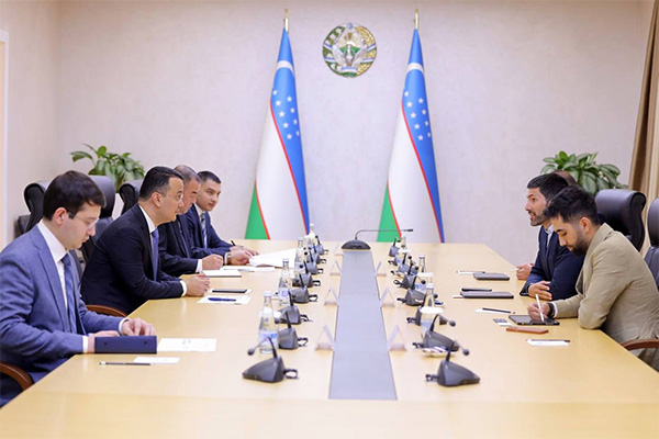 Laziz Kudratov meets with Grupo Enhhol and Minaret Renovables management