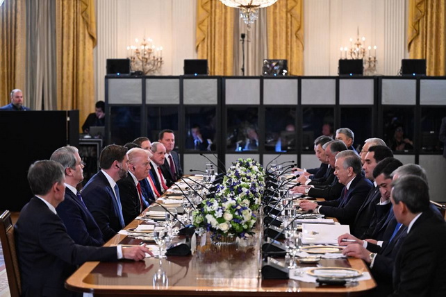 Мирзиёев предложил провести следующий саммит «С5+1» в Самарканде