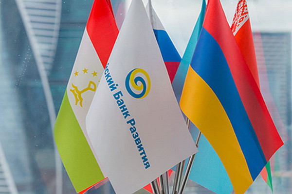 Узбекистан продолжает переговоры о вступлении в ЕАБР