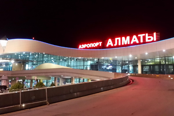 Гражданка Узбекистана с авиарейса Ташкент-Алматы госпитализирована бригадой скорой помощи
