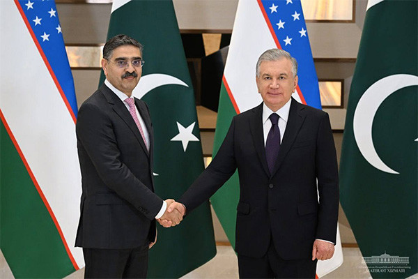 Leaders of Uzbekistan and Pakistan discuss current issues on the bilateral strategic partnership agenda