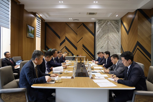 Uzbek Mining Minister discusses investment opportunities with Henan Investment Group leadership