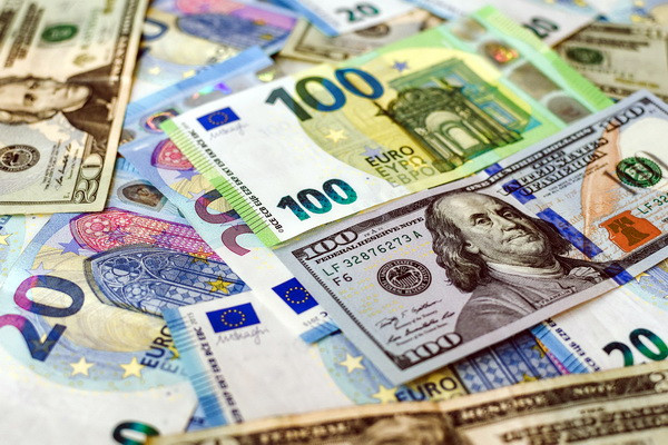 Total trade volume on the Uzbek Republican Currency Exchange reaches a record level of 706.79 trillion soums