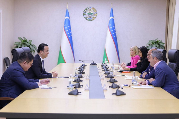 Laziz Kudratov meets with Advisor to the President