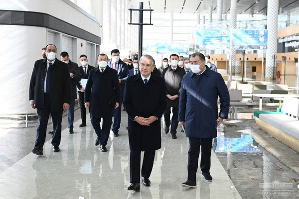 Президент ознакомился с международным аэропортом Самарканда