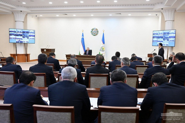 Инвестиция, экспорт ва саноат соҳаларидаги вазифалар белгиланди