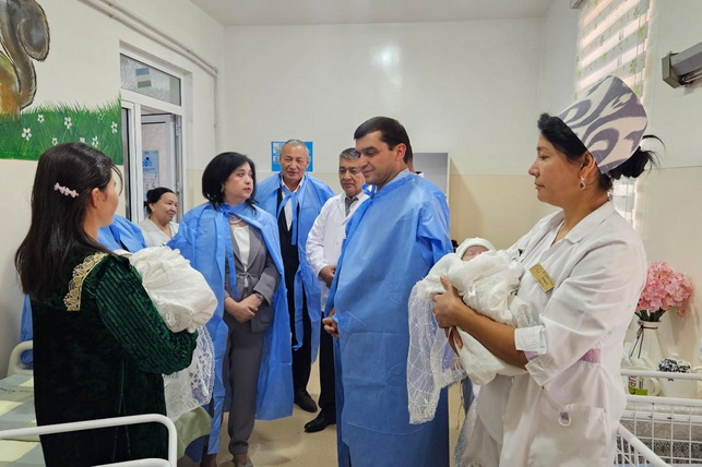 Узбекские врачи провели операцию по разделению сиамских близнецов