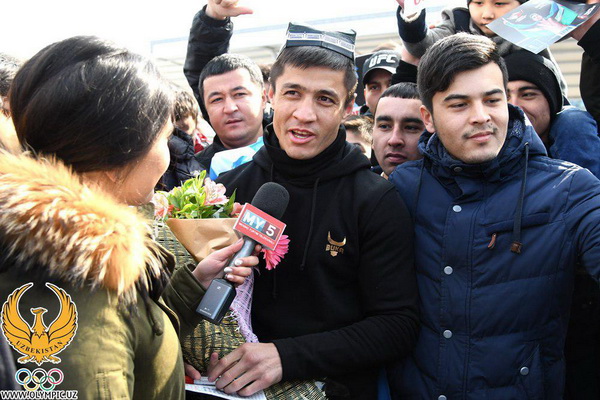 Шохжахона Эргашева торжественно встретили в аэропорту