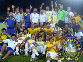 Andreev hands over Uzbekistan Cup to Pakhtakor