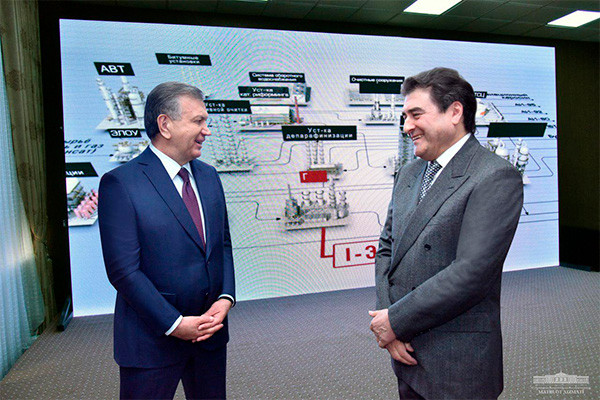 Президент посетил Ферганский нефтеперерабатывающий завод