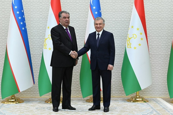 Presidents of Uzbekistan and Tajikistan held talks in a narrow format