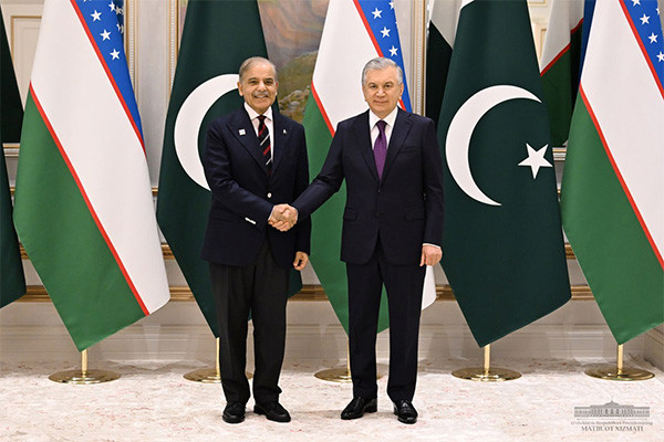 President of Uzbekistan discusses expansion of mutually beneficial cooperation with Prime Minister of Pakistan