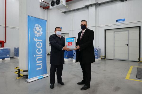 UNICEF donates US$500,000 worth of equipment to Uzbekistan to equip vaccine warehouses.
