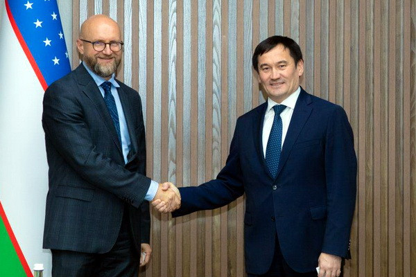 Министр транспорта Узбекистана встретился с вице-президентом АБИИ