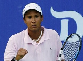 Akgul Amanmuradova loses to Svetlana Kuznetsova