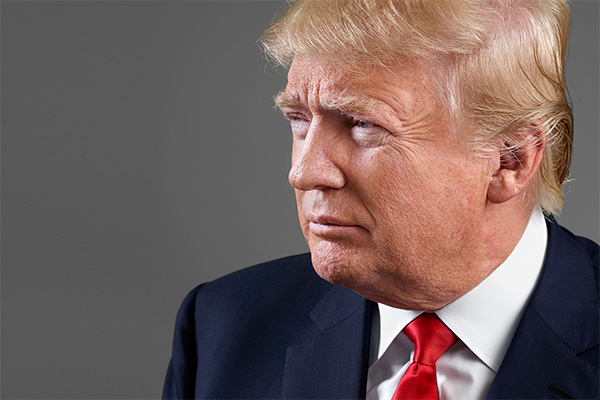 Трамп официально вступил в должность президента США
