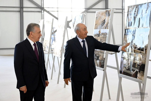 Shavkat Mirziyoyev visits yurt exhibition in Nukus