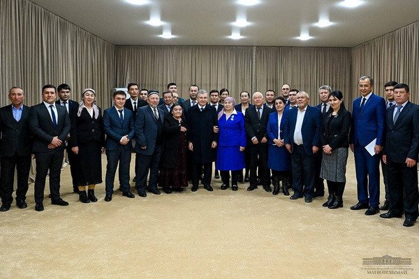 Президент побеседовал с активистами махалли в Джамбайском районе