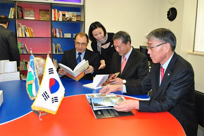 В Национальной библиотеке открыт читальный зал «Окно в Корею»