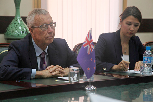 New Zealand envoy discuss trade-economic ties at Uzbek Foreign Trade Ministry