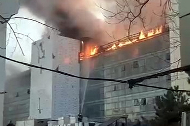 Fire engulfs roof of former Miran Hotel in central Tashkent