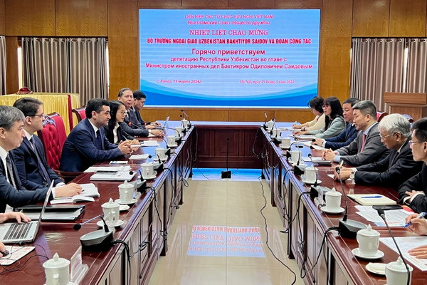 Uzbek Foreign Minister holds a meeting with the President of Vietnam Union of Friendship Organizations