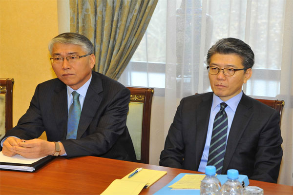 Abdulaziz Kamilov receives Deputy FM of South Korea