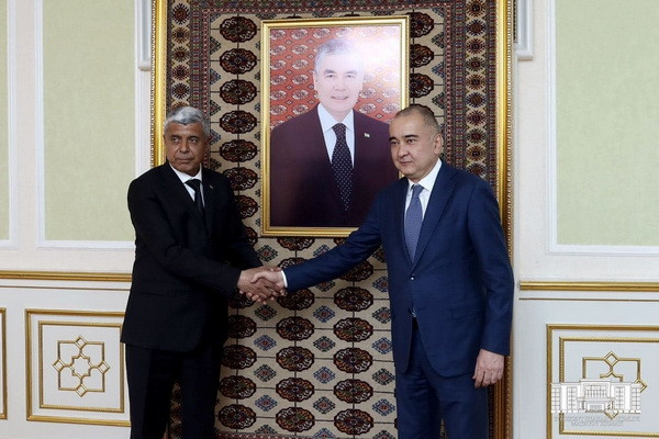 Jahongir Artikkhodjaev pays a working visit to the capital of Turkmenistan