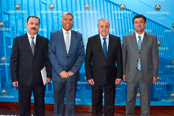 Uzbek FM holds meeting with Afghan delegation