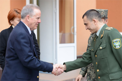 США передали компьютерное оборудование таможенному институту