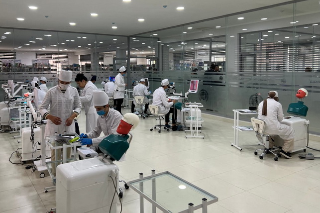 Восемь медицинских вузов Узбекистана получили международную аккредитацию