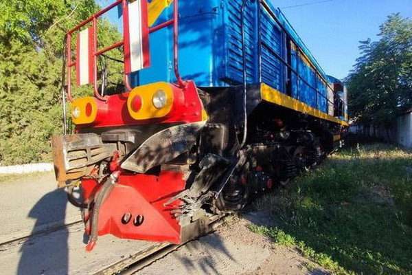 В Ташкенте тепловоз столкнулся с автобусом