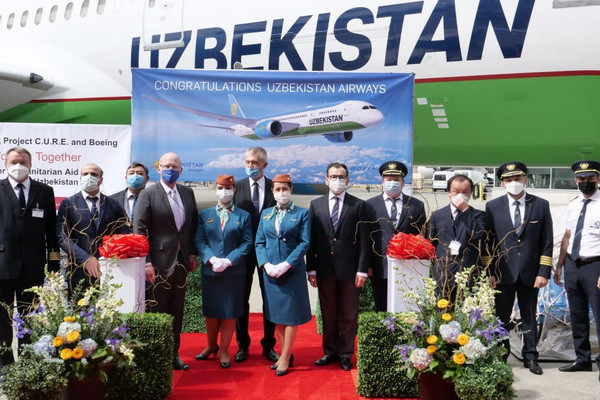 В Ташкент приземлился Boeing 787 с гуманитарным грузом на борту