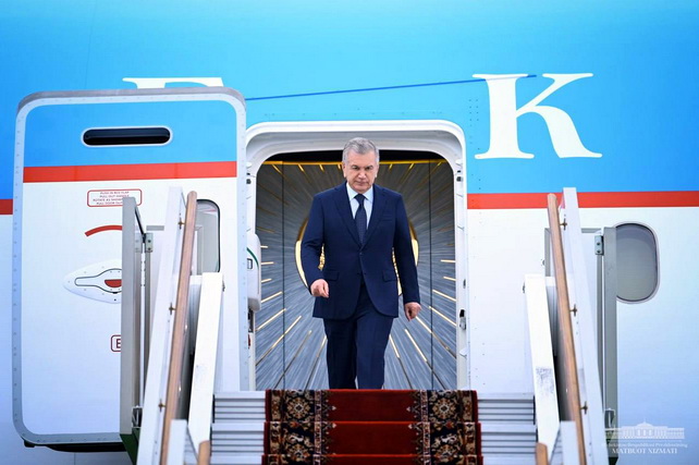 President of Uzbekistan Arrives in Russia